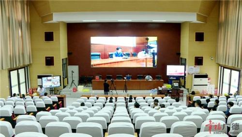 我市民办教育学校招生现场摇号工作启动