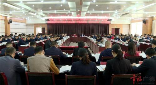 市委理论学习中心组扩大会议暨“冲刺四季度·大干七十天”工作推进会召开