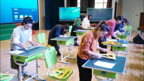 同台竞技展风采 以赛促学共成长