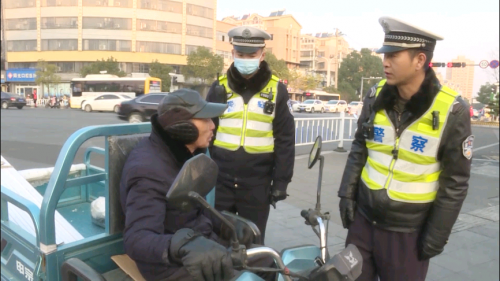 向不文明行为说“不“