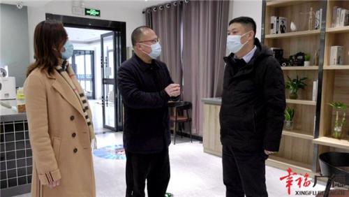 周其红督查疫情防控工作