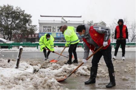 凤井社区：“除积雪 清路障 党员干部显担当”——“我为群众办实事”志愿服务活动