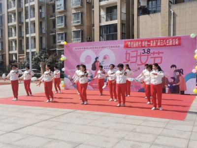 祠山岗茶场社区：欢歌笑语迎“三八”