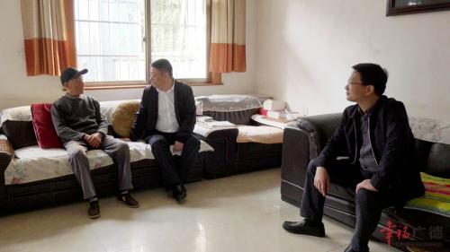 周其红、钱会走访慰问部分离退休老干部