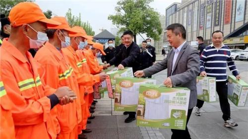 周其红开展“五一”走访慰问活动