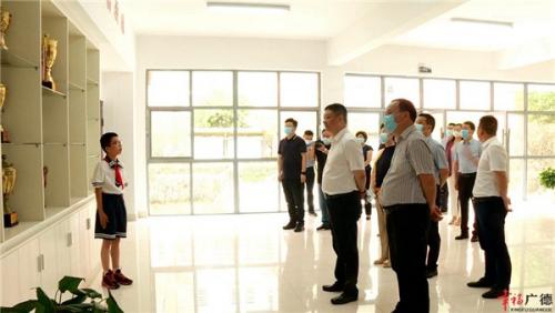 周其红、钱会、李军、刘群等市领导开展“六一”慰问活动