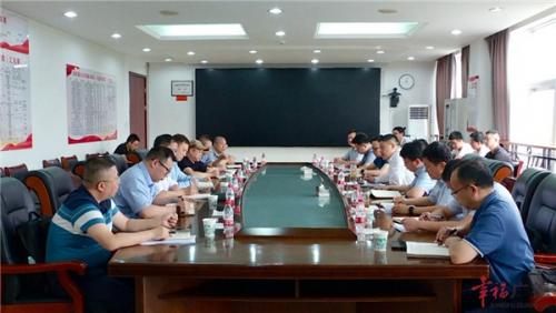 周其红在新杭镇开展“优环境、稳经济”现场集中办公活动