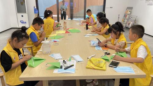 废弃口罩不乱扔 健康生活你我他