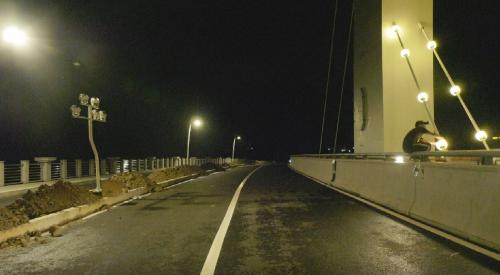 通车在即！松涛路跨粮长河大桥项目建设进入亮化调试阶段