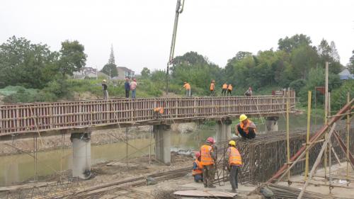 万桂山北路桥梁项目建设有序推进