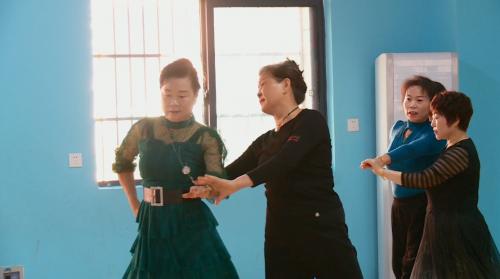 清溪社区：体育舞蹈进社区 快乐健身手拉手