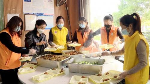 同心战“疫”：餐饮企业为一线抗疫人员免费送餐