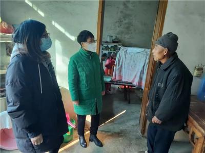 广德市：走进“光荣之家”开展“送年画、迎新春、暖兵心”活动