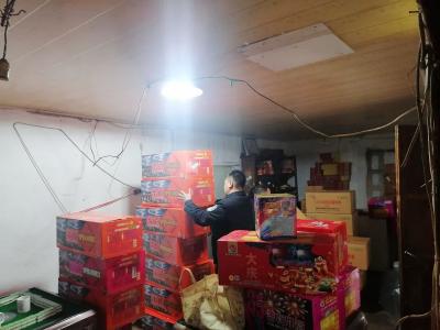 广德公安查获非法运输、储存烟花爆竹1100余件