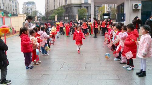 开学首日 中心幼儿园花样迎新