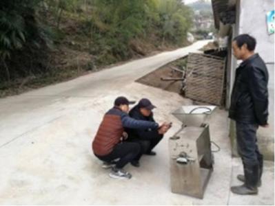 市农机服务中心工作人员上门指导购机农户申请农机购置补贴