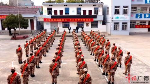 热血披戎装！我市64名好男儿奔赴军营！