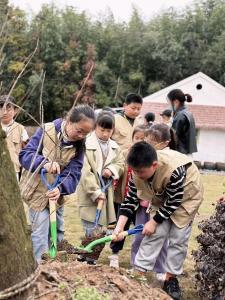 祠山街道：“指尖微世界 手作大自然”
