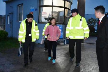 雨中执行不停歇 雷霆出击显担当